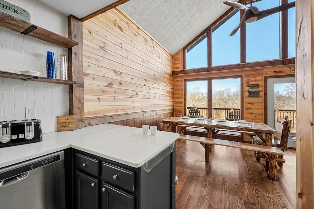 Dog Friendly! Views! Hot Tub! Close To Pf! Gsmnp セバービル エクステリア 写真